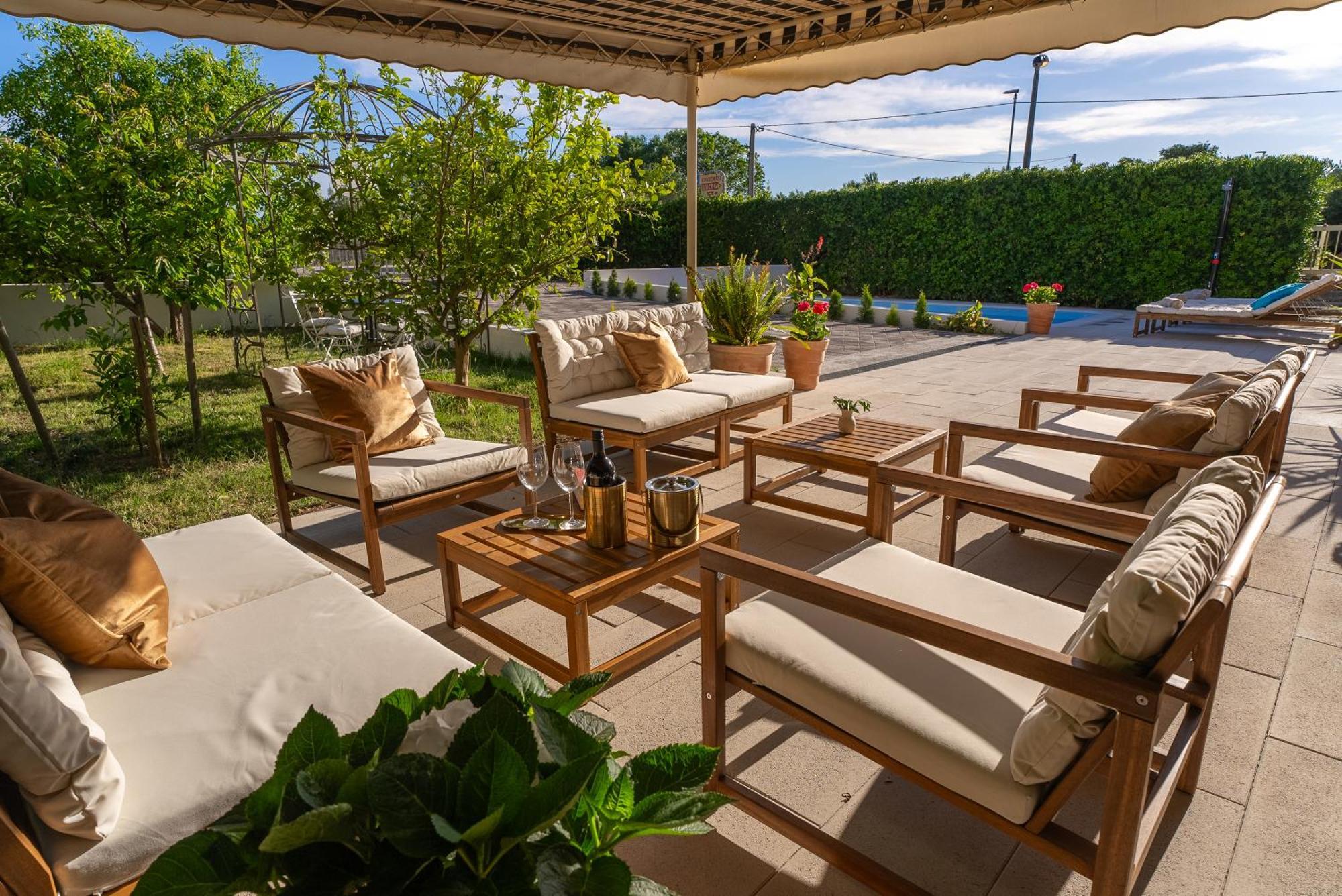 Storge Boutique Bed & Breakfast Omiš Eksteriør bilde