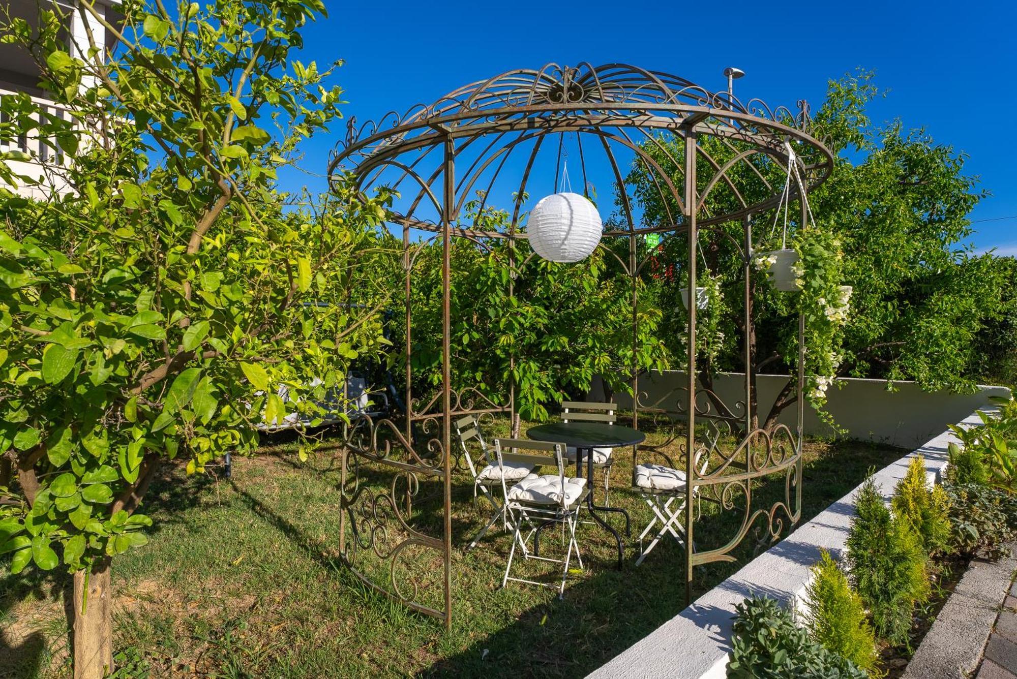 Storge Boutique Bed & Breakfast Omiš Eksteriør bilde